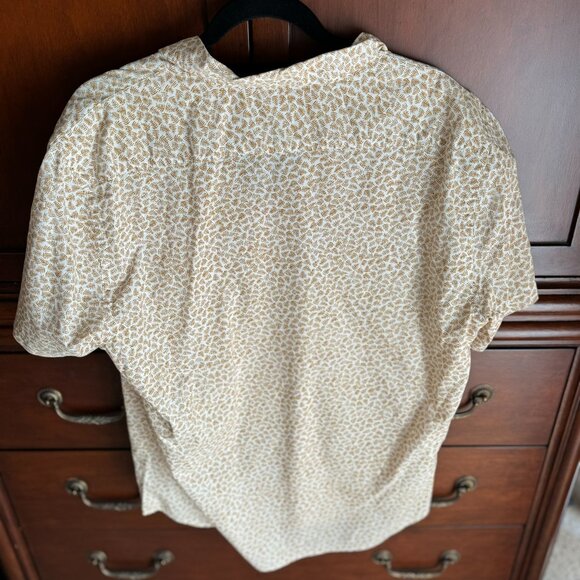 Banana Republic Large Short Sleeve Button Up Shirt (Slim Fit) - Picture 2 of 3